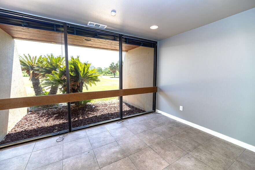 More Photos Of 8276 N SH 16, Poteet Distribution For Sale