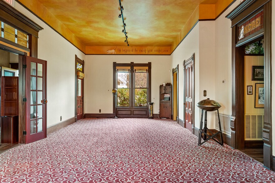 More Photos Of 214 E Olive Ave, Redlands Office For Sale