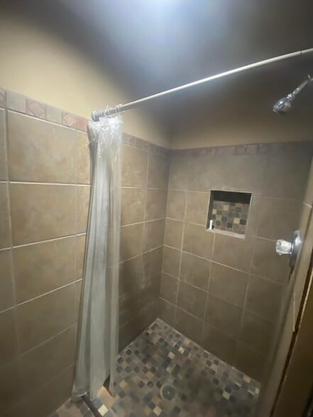 More Photos Of 163 Business Park Dr, Lebanon Light Manufacturing For Lease