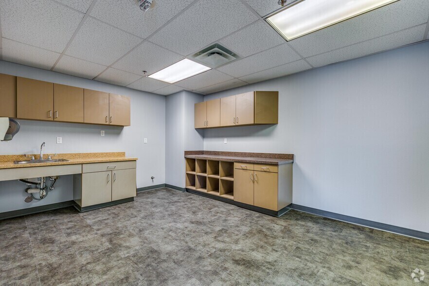 More Photos Of 333 N Rancho Dr, Las Vegas Office Residential For Lease