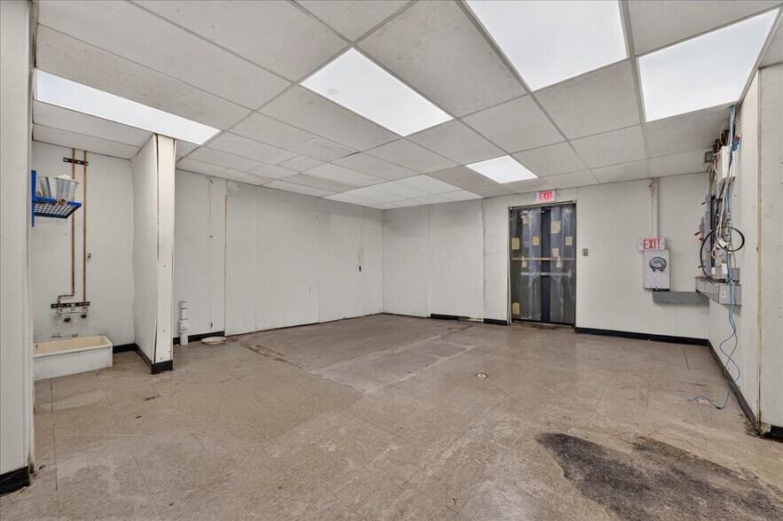 More Photos Of 26734 Michigan Ave, Inkster Freestanding For Sale