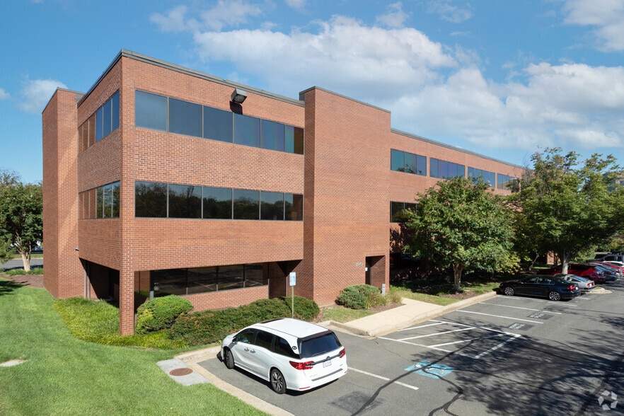 More Photos Of 11208 Waples Mill Rd, Fairfax Unknown For Lease