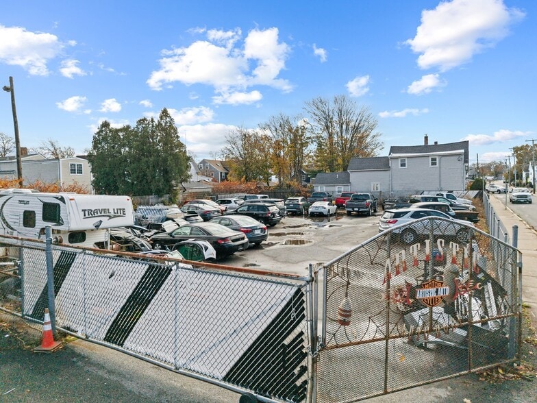 More Photos Of 98 Middle St, Fairhaven Service For Sale