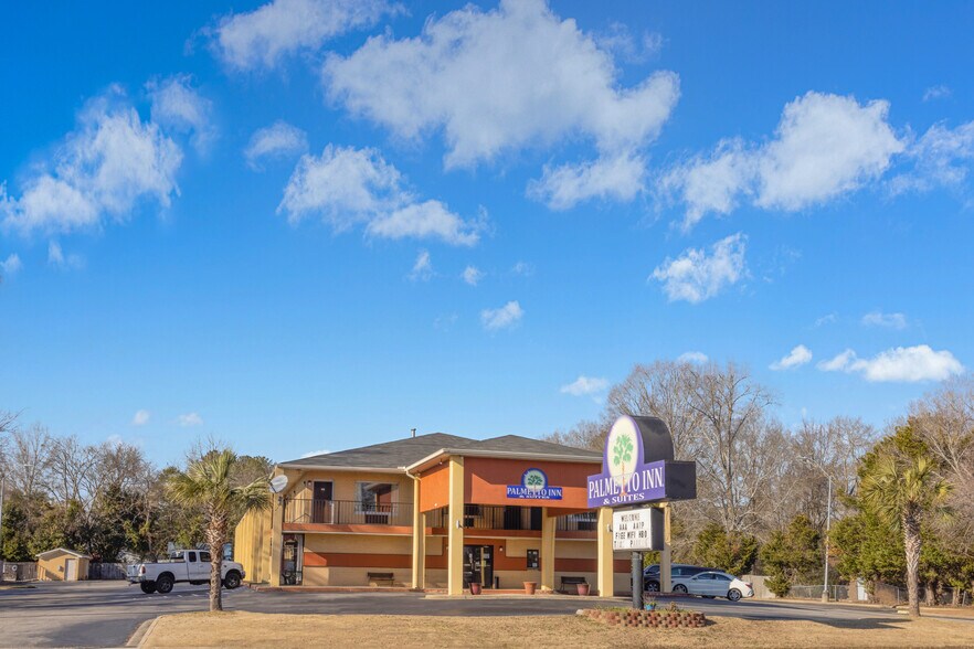 More Photos Of 820 Market St, Cheraw Hotel For Sale