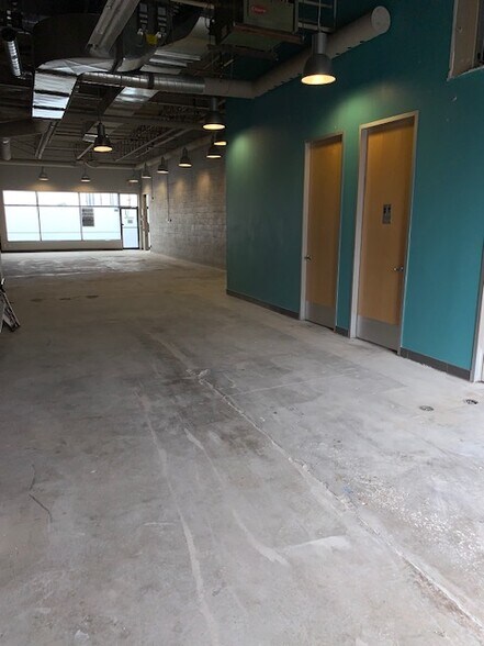 More Photos Of 2721 Markham Rd, Toronto Showroom For Lease