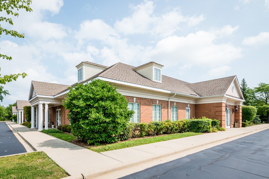 More Photos Of 222 S Greenleaf St, Gurnee Medical For Lease