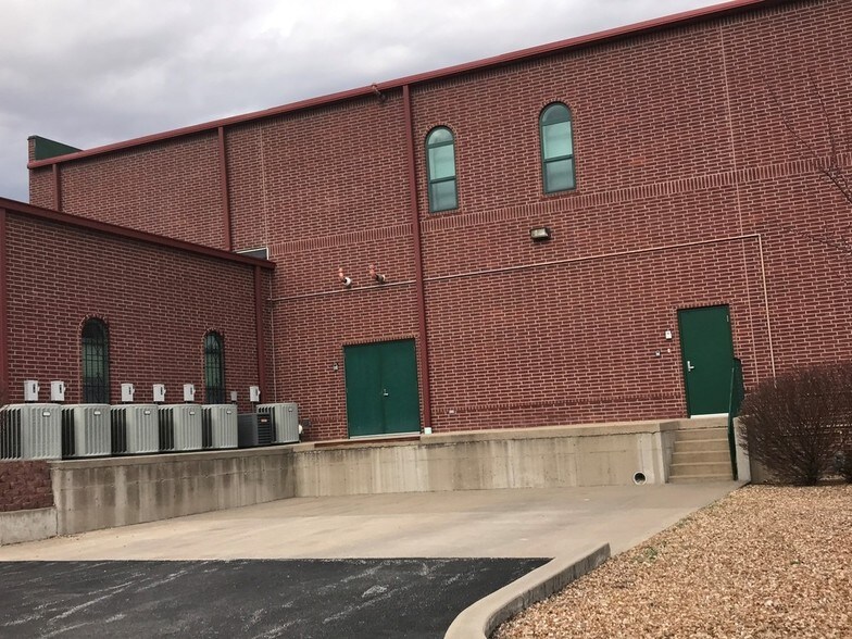 More Photos Of 1330 Commercial St, Warsaw Office For Sale