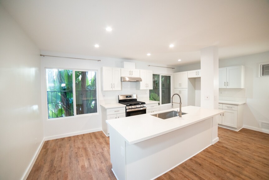 More Photos Of 127 S St Andrews Pl, Los Angeles Apartments For Sale