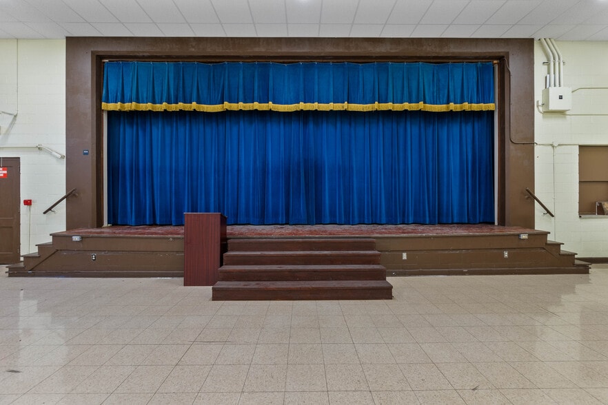 More Photos Of 5710 Wesconnett Blvd, Jacksonville Schools For Lease