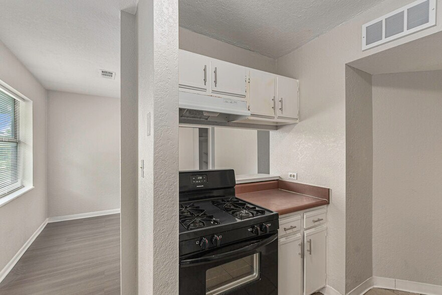 More Photos Of 8208 Troost Ave, Kansas City Apartments For Sale