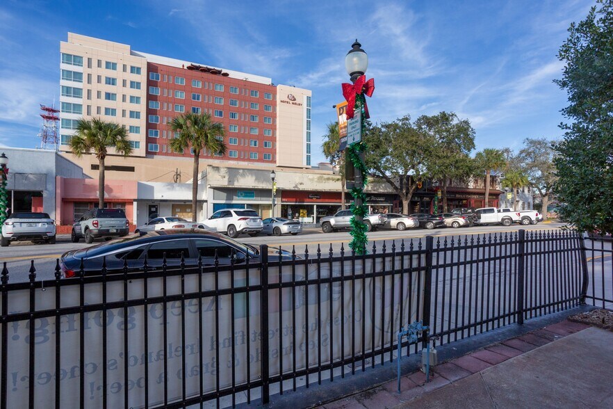 More Photos Of 801 E New Haven Ave, Melbourne Restaurant For Sale