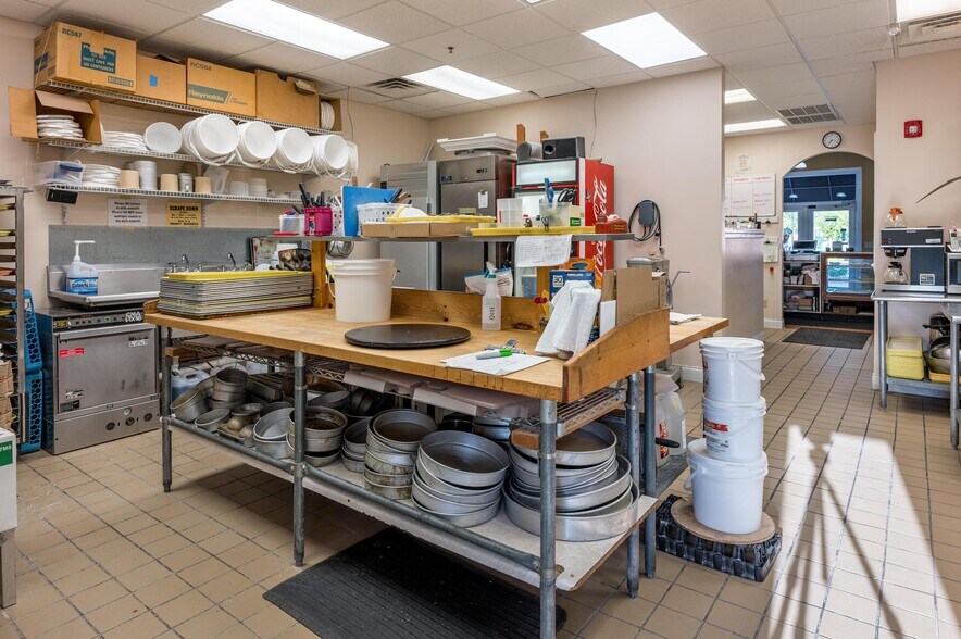 More Photos Of 9298 Apison Pike, Ooltewah Office Residential For Sale