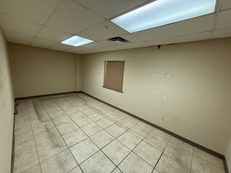 More Photos Of 7835 Ellis Rd, West Melbourne Service For Lease