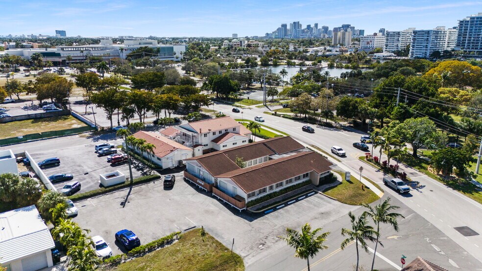 More Photos Of 1130 Bayview Dr, Fort Lauderdale Medical For Lease