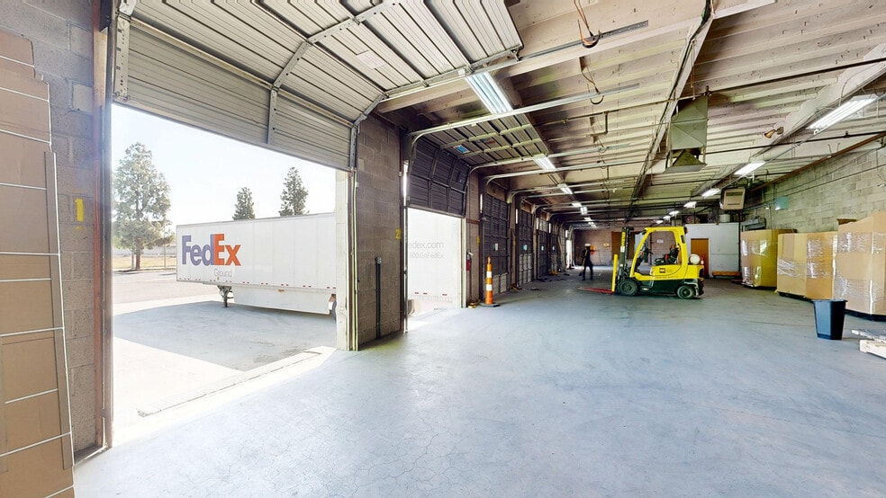 More Photos Of 1931 G St, Fresno Warehouse For Lease