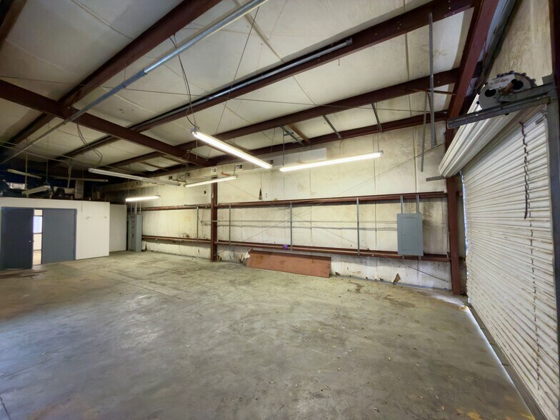 More Photos Of 3885 N Palafox Hwy, Pensacola Warehouse For Lease