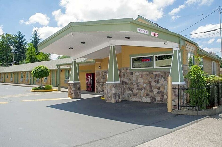 More Photos Of 11942 NE Sandy Blvd, Portland Hotel For Sale