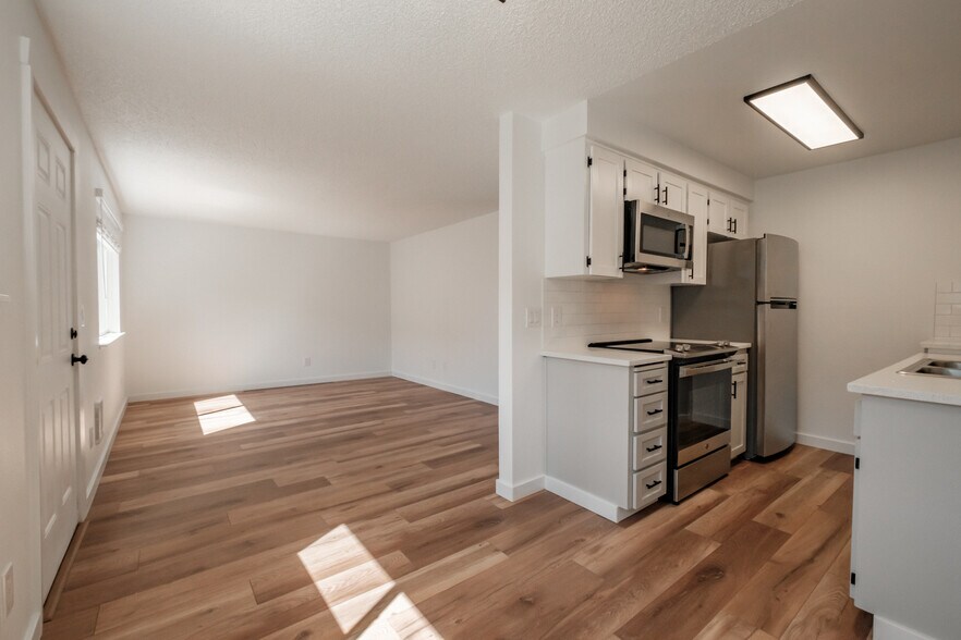 More Photos Of 175 NE Fern Ct, Dallas Apartments For Sale