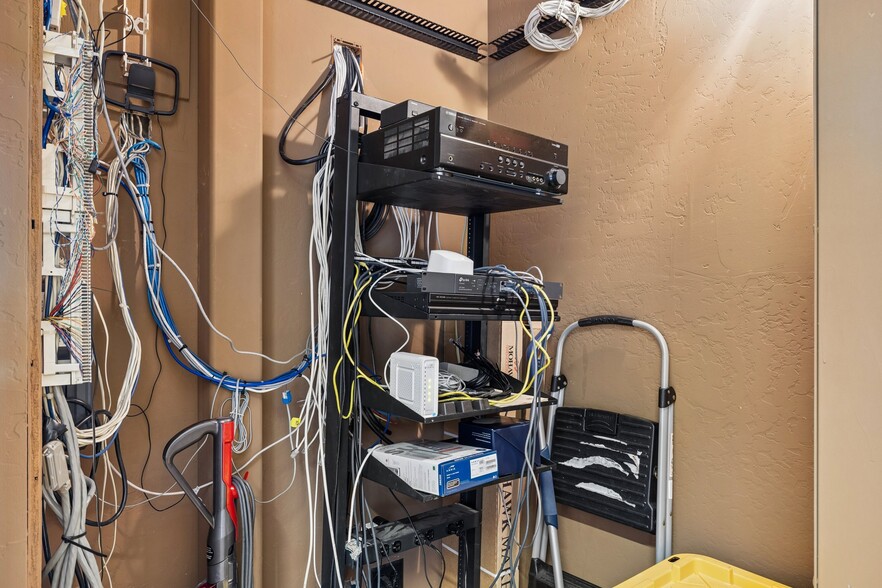 More Photos Of 8765 E Bell Rd, Scottsdale Loft Creative Space For Sale