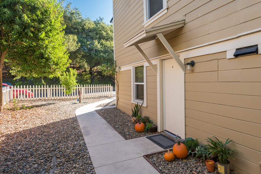 More Photos Of 811 Davis St, Santa Rosa Apartments For Sale
