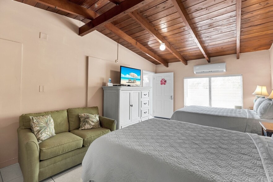More Photos Of 243 61st St, Marathon Hotel For Sale