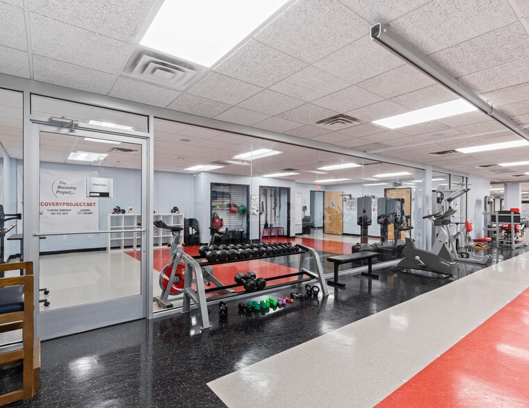 More Photos Of 11878 Hubbard St, Livonia Medical For Lease