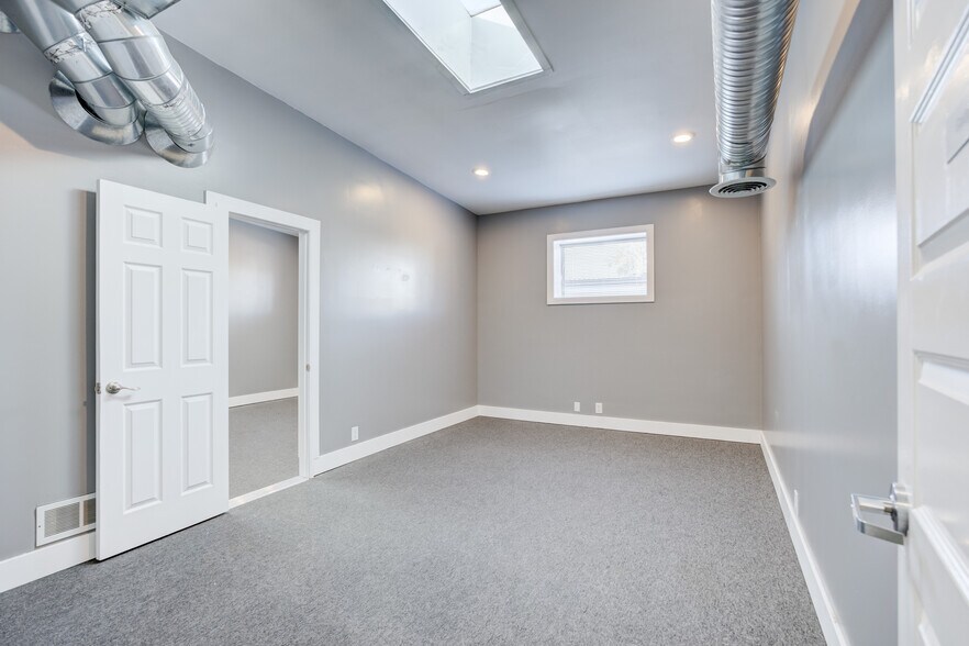 More Photos Of 628 E Parent Ave, Royal Oak Office Residential For Lease