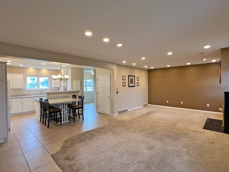 More Photos Of 3567 W 26th St, Erie Freestanding For Sale