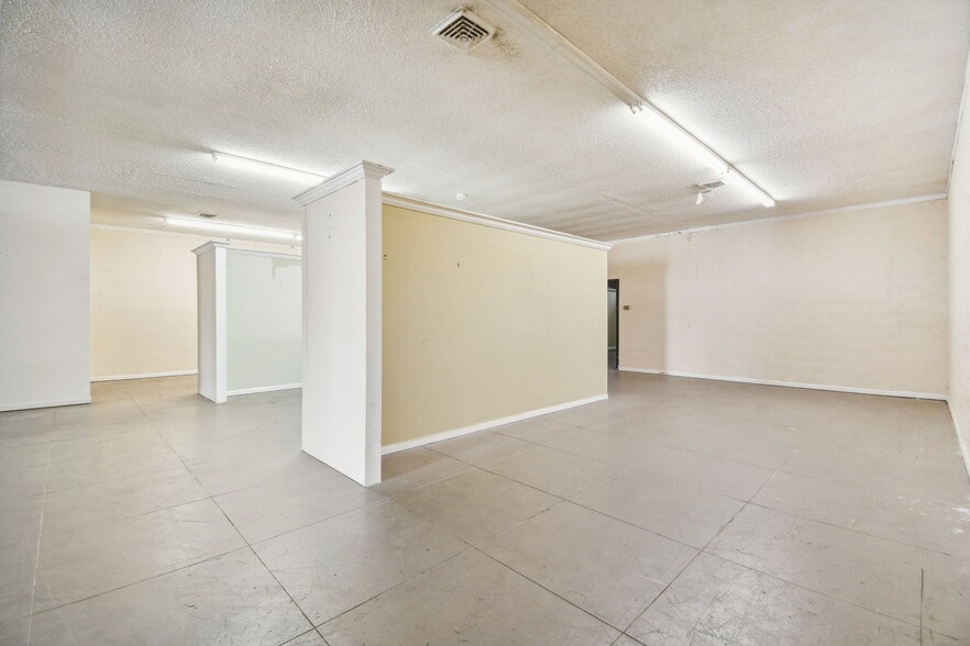 More Photos Of 1956 Kingsley Ave, Orange Park General Retail For Lease