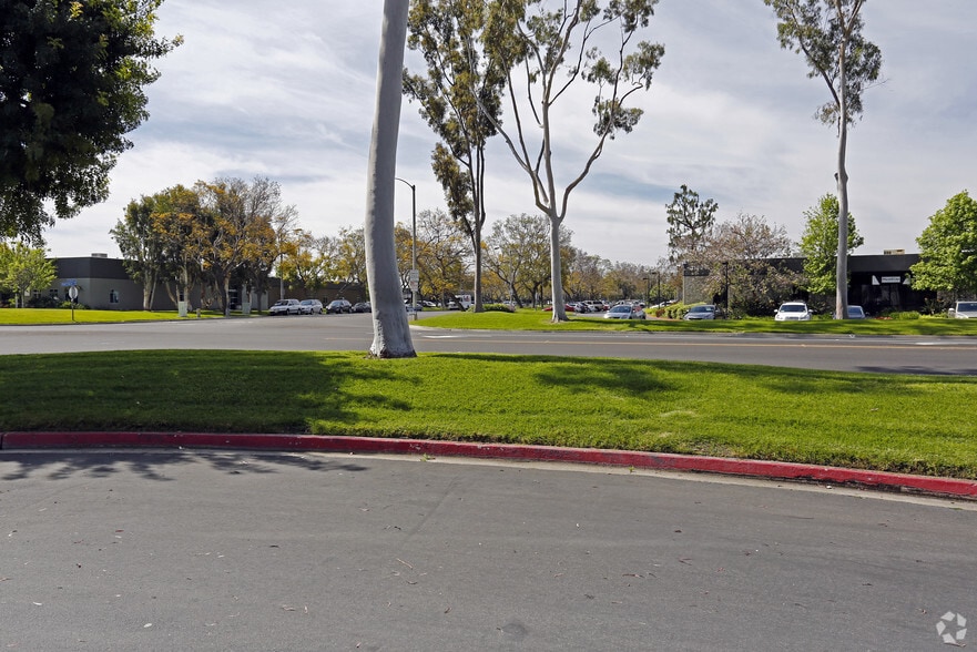 More Photos Of 3195 Airport Loop Dr, Costa Mesa Light Manufacturing For Lease