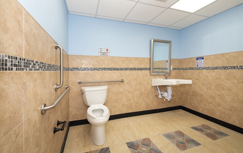 More Photos Of 111 Carleton Ave, Islip Terrace Medical For Lease