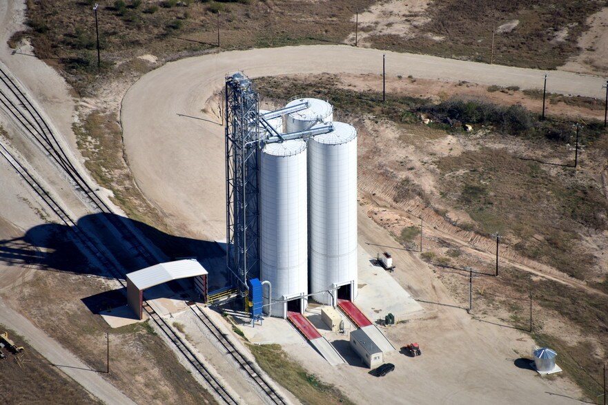 More Photos Of 12070 Center Rd, San Antonio Land For Lease