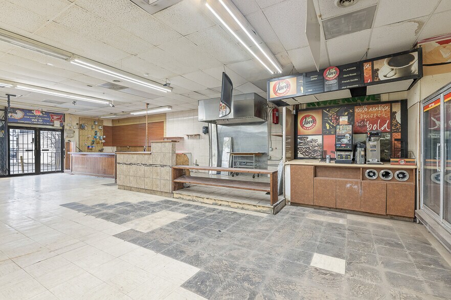 More Photos Of 7123 Lorain Ave, Cleveland Freestanding For Lease