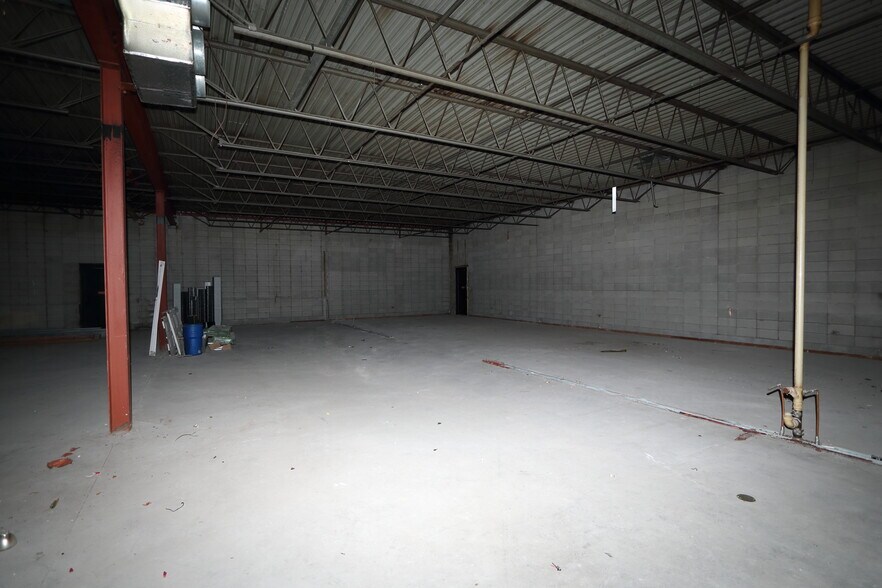 More Photos Of 375 Gin Chan Ave, Muskegon Restaurant For Sale