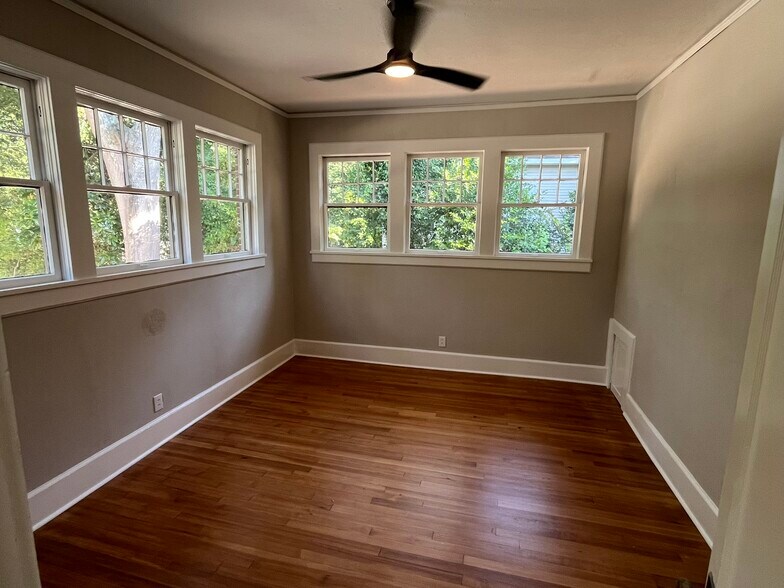 More Photos Of 406 S Lewis St, Lagrange Office For Lease
