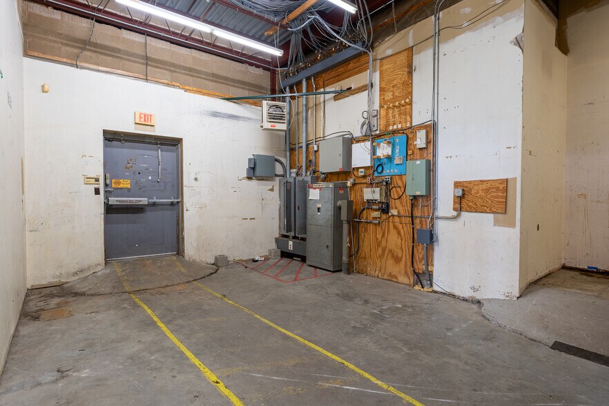 More Photos Of 32 Union St, Easthampton Storefront For Lease