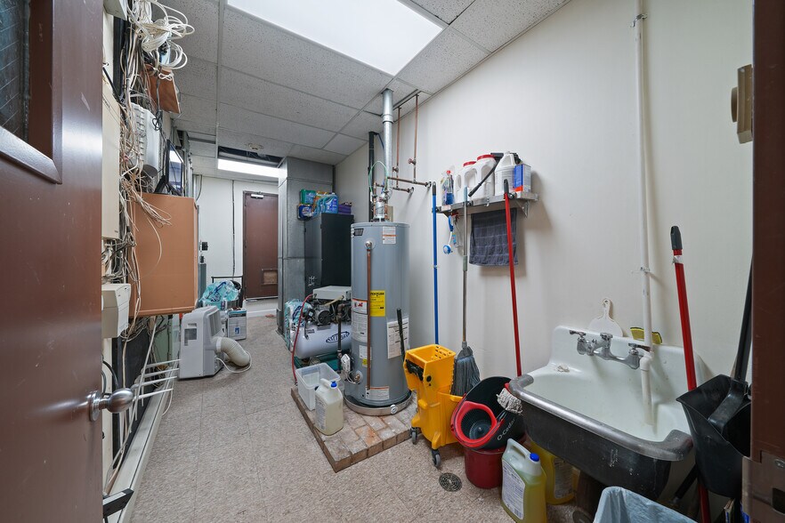 More Photos Of 75 Armour Pl, Dumont Manufacturing For Sale