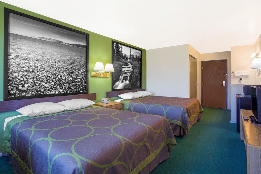 Primary Photo Of 1624 W Highway 40, Vernal Hotel For Sale