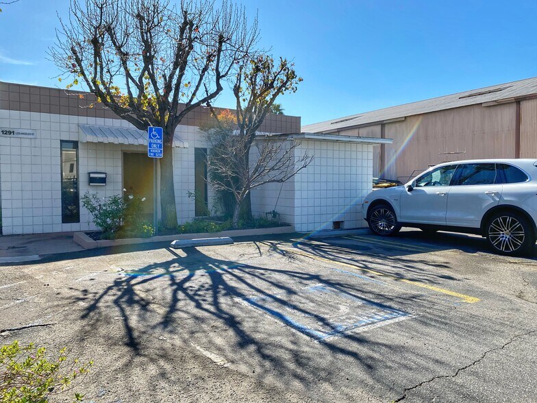 More Photos Of 1291-1295 Los Angeles St, Glendale Warehouse For Lease