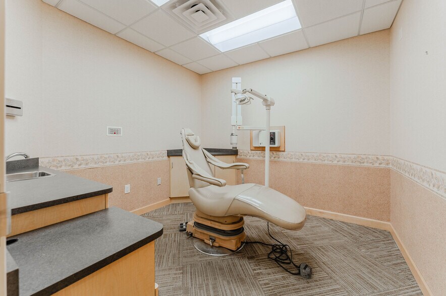 More Photos Of 1875 West Pointe Dr, Oshkosh Medical For Sale