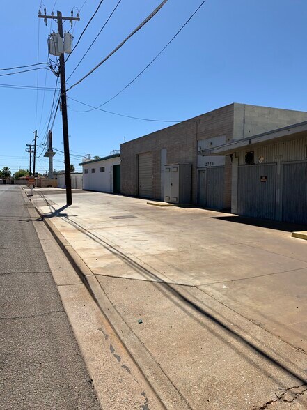 More Photos Of 2723-2725 W Cheery Lynn Rd, Phoenix Warehouse For Sale