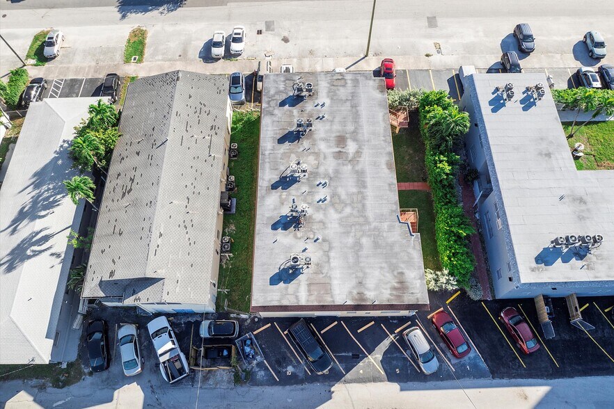 More Photos Of 701 NE 8th St, Hallandale Beach Apartments For Sale
