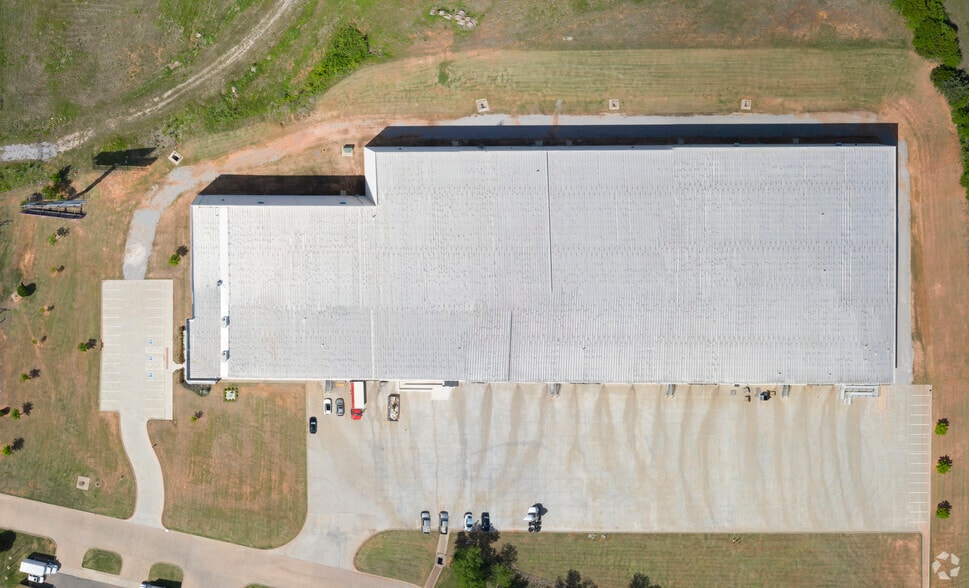 More Photos Of 11400 N I-35 Service Rd, Oklahoma City Warehouse For Lease