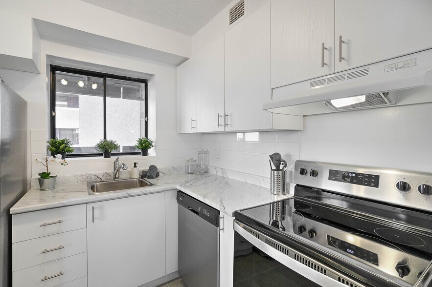 More Photos Of 5199 Rue Sherbrooke E, Montréal Apartments For Lease