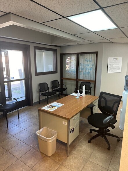 More Photos Of 3802 S Santa Fe Ave, Chanute Medical For Sale