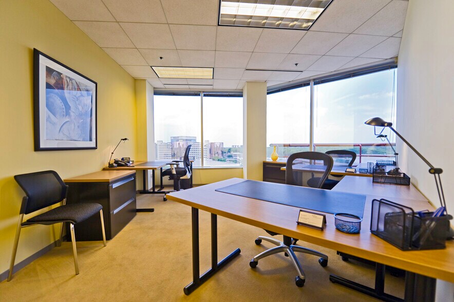 More Photos Of 5600 N River Rd, Rosemont Coworking Space