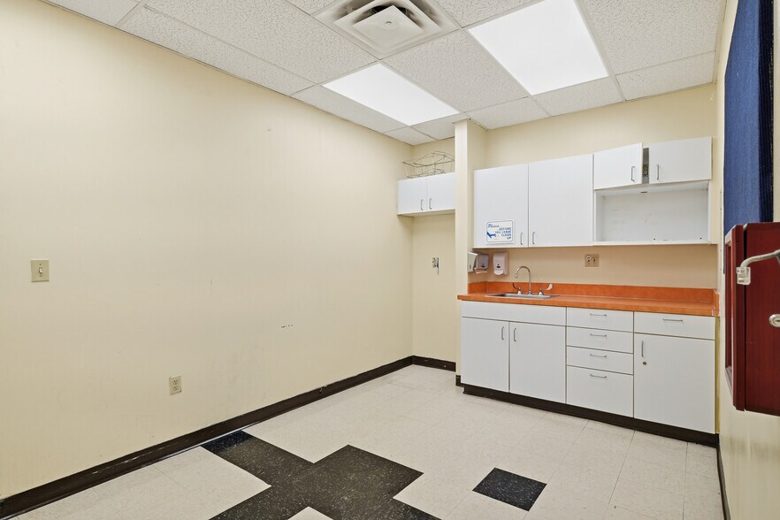 More Photos Of 534 Sumner Ave, Springfield General Retail For Lease