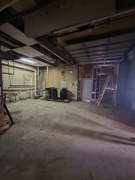 More Photos Of 20141 Point Lookout Rd, Great Mills Storefront Retail Residential For Lease