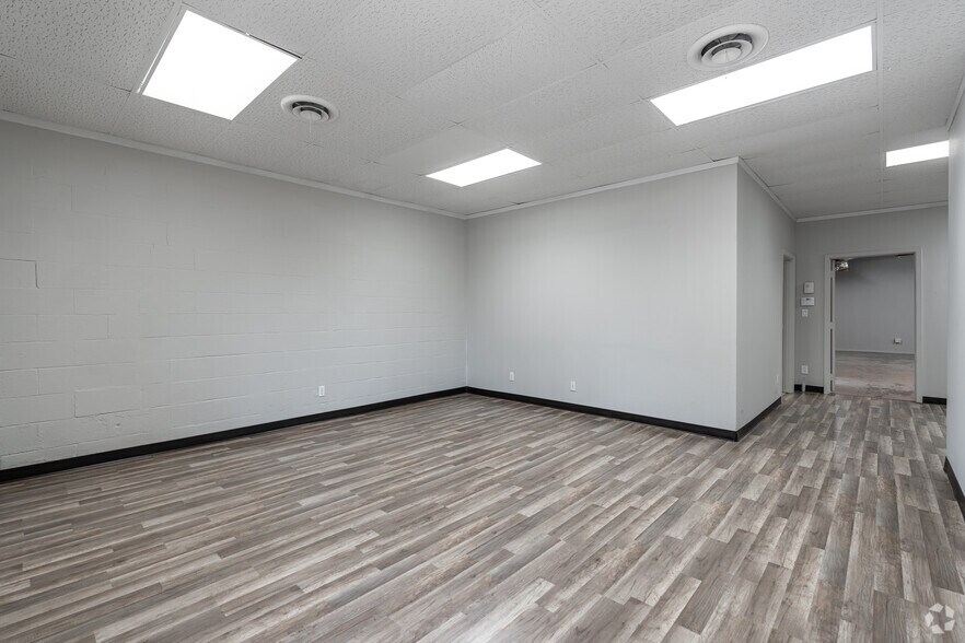 More Photos Of 3340 N Beach St, Fort Worth Flex For Sale