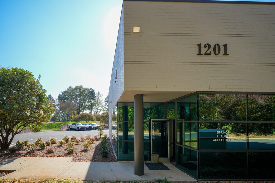 More Photos Of 1201-1221 Wood Ridge Center Dr, Charlotte Medical For Lease
